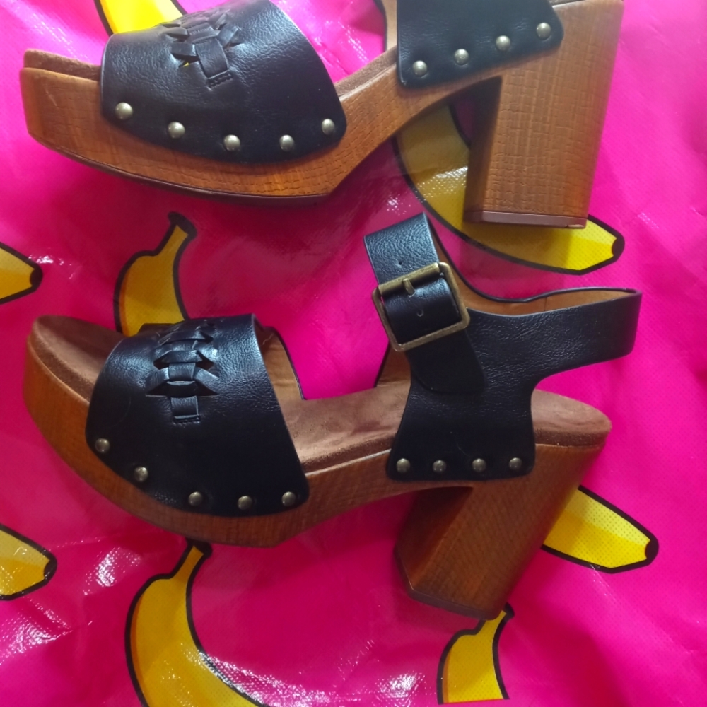 White Mountian Chunky Heel Sandals